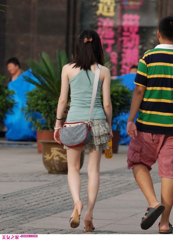 街拍高跟短裙美女高清写真