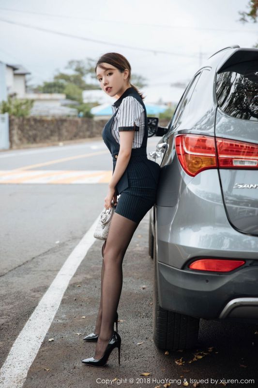 黑丝足女神香车美女超高跟美腿骚翘臀诱惑写真