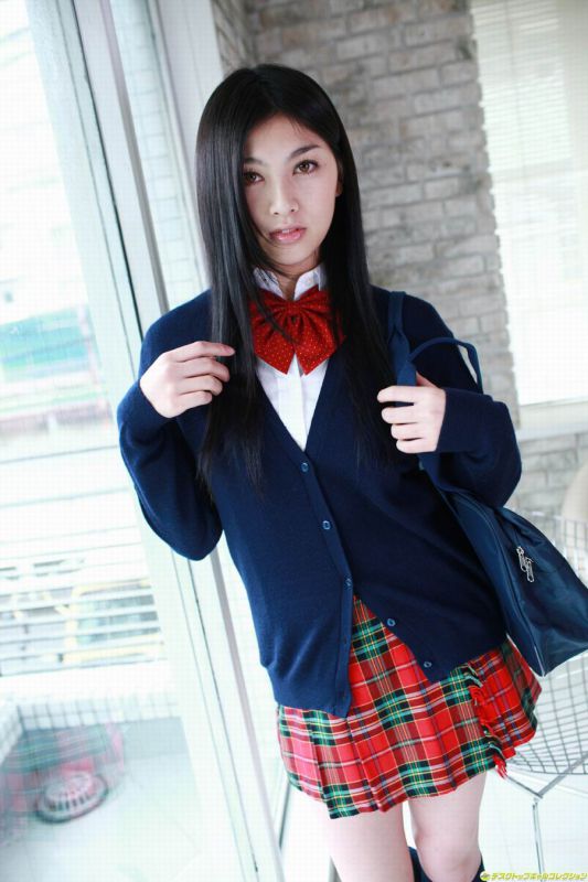 日本美女原纱央莉学生制服写真