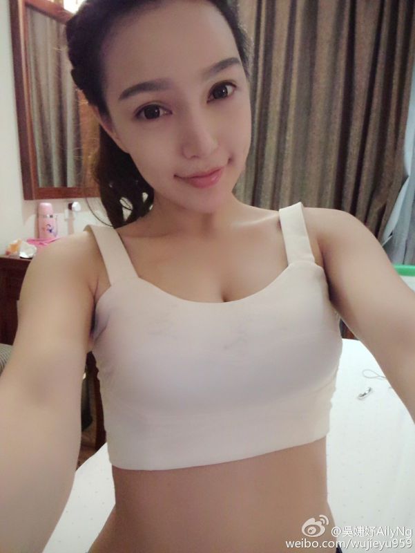 香港模特吴婕妤AilyNg比基尼私拍写真