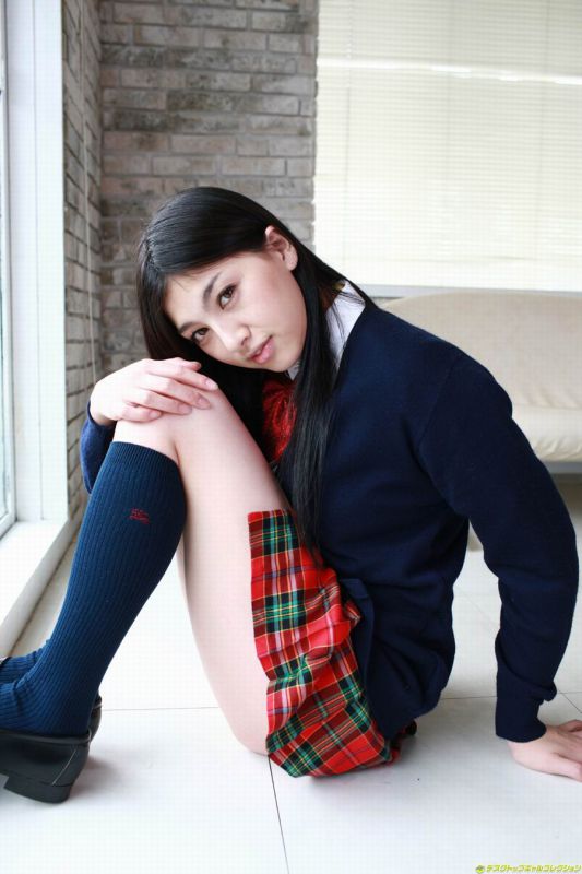 日本美女原纱央莉学生制服写真