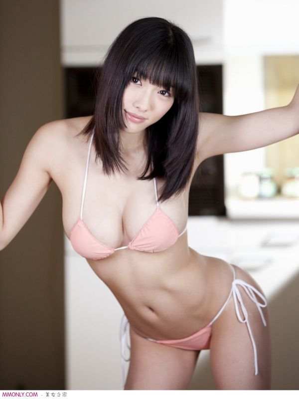 日本爆乳美女今野杏南内衣私房写真