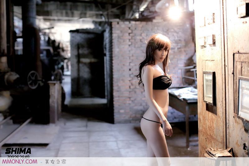 韩子萱废墟妩媚性感写真