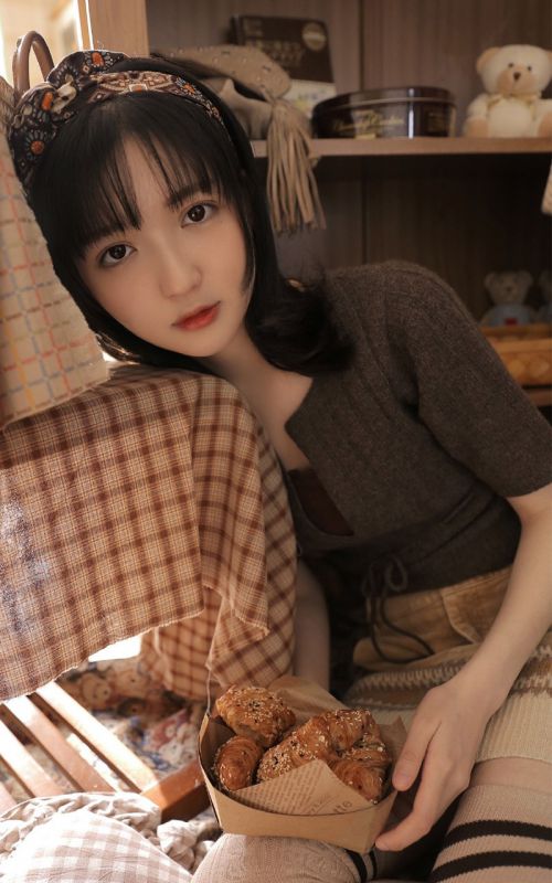 大眼萌妹萝莉少女性感丝袜美腿私房人体艺术写真