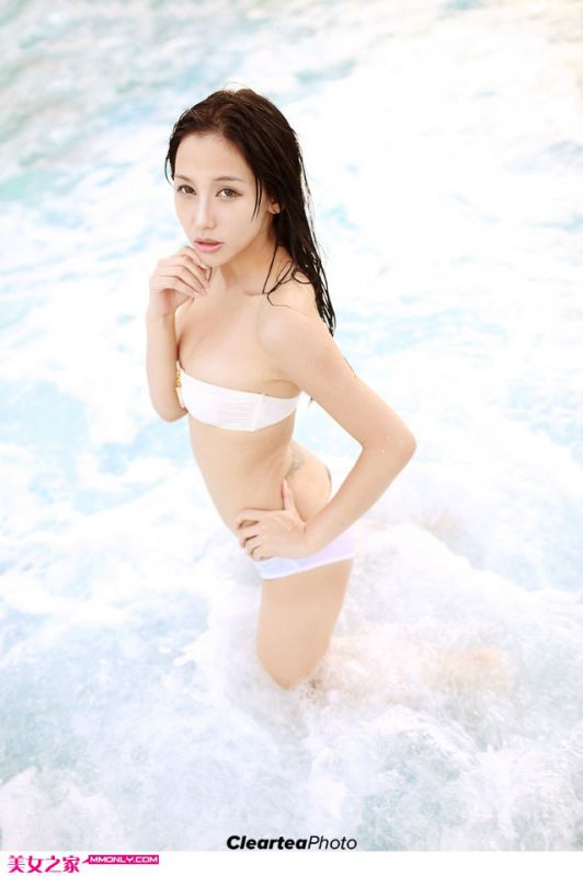 夏日比基尼美女泳池写真