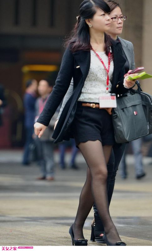 街拍丝袜美女高清写真