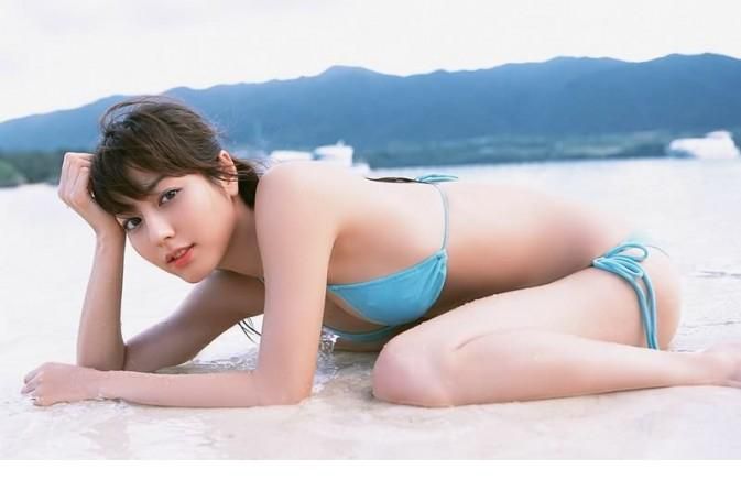 宅男酥胸女神杉本有美沙滩比基尼性感写真