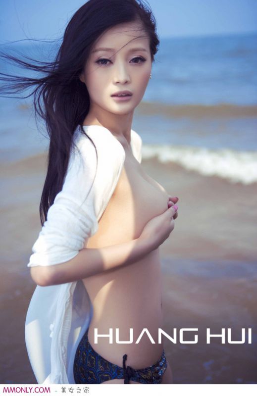 海边妩媚内衣美女高清写真