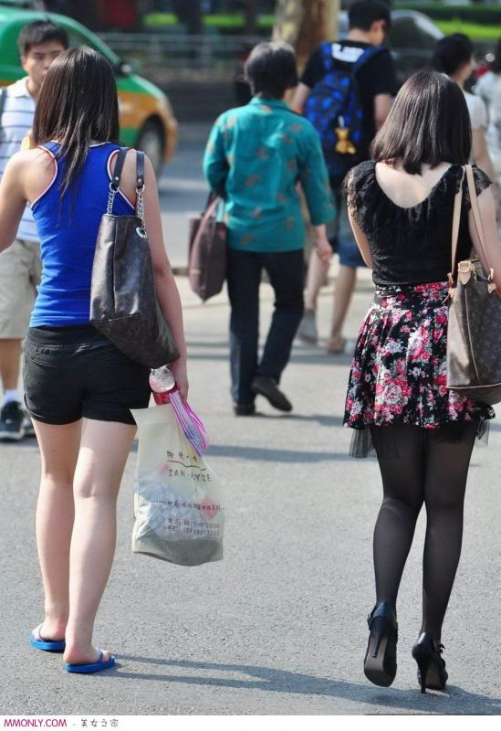 丝袜美女街头迷人写真