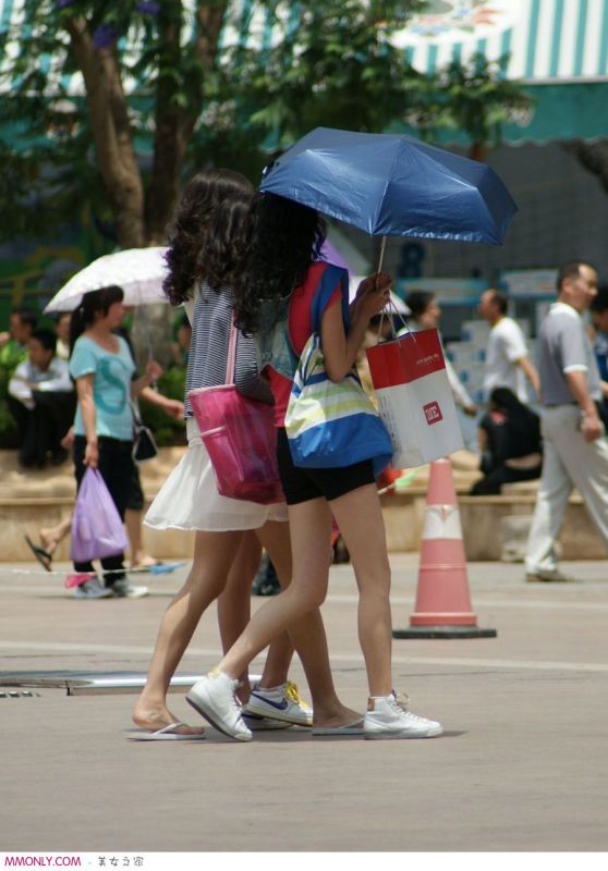 街拍超短裙美女高清写真