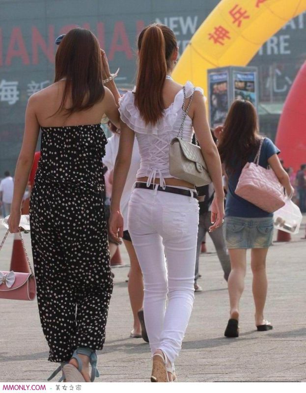 街拍甜美笑容美女高清写真