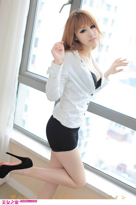 极品制服美女私房诱人写真