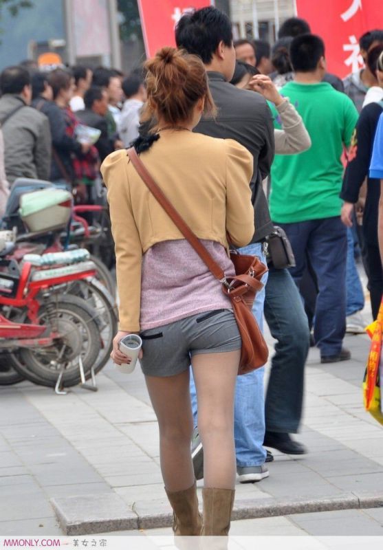 街拍逛街丝袜美女高清写真