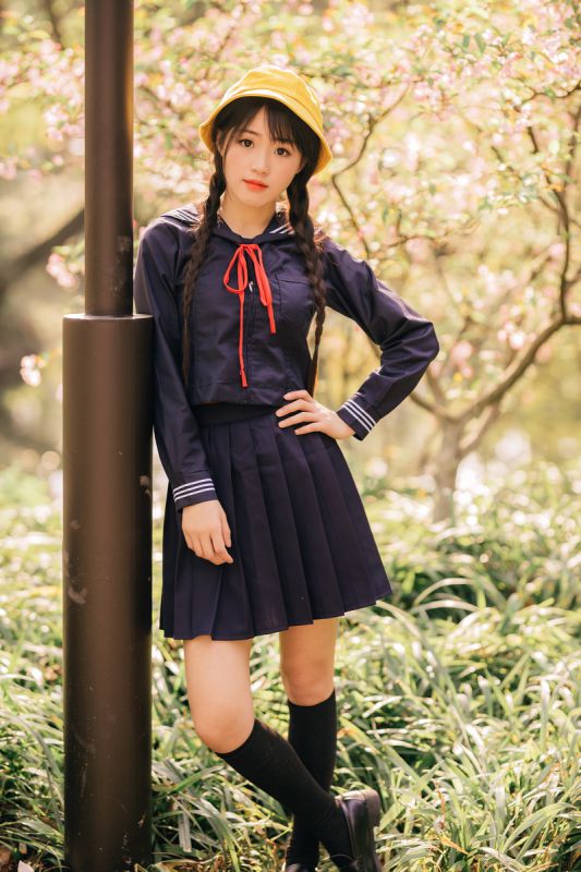 性感制服美女私房诱人写真