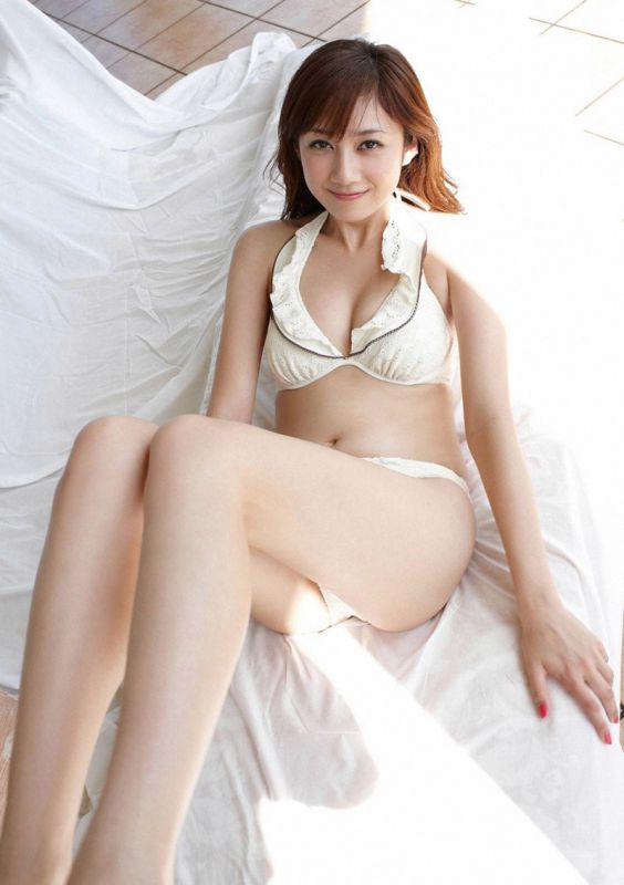 海边比基尼美女诱人写真