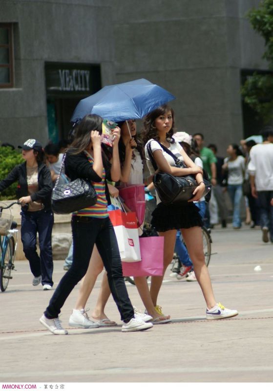 街拍超短裙美女高清写真