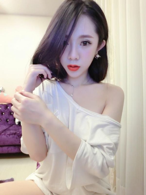 90后养眼美眉美艳自拍写真图片