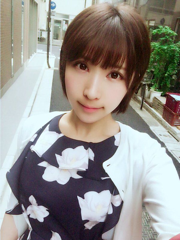 日本短发美女桐生美希自拍写真图片