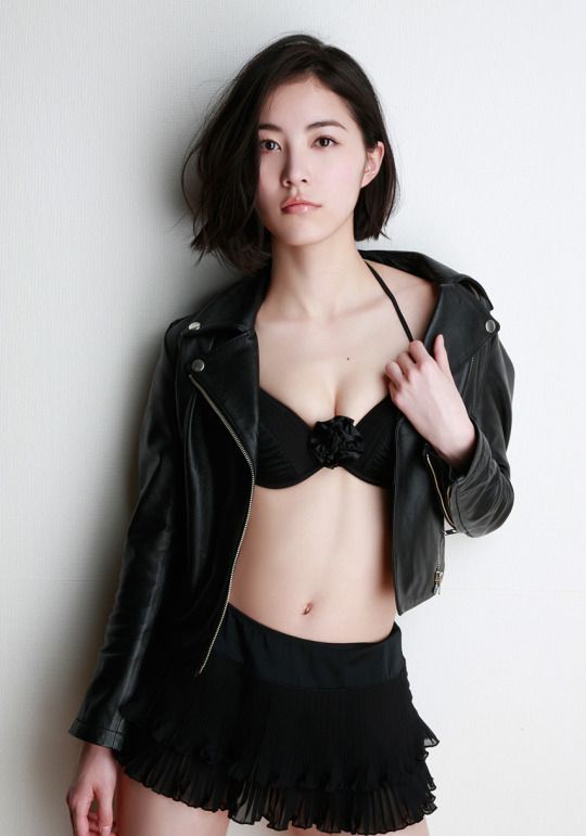 日本女星松井珠理奈美胸诱人写真