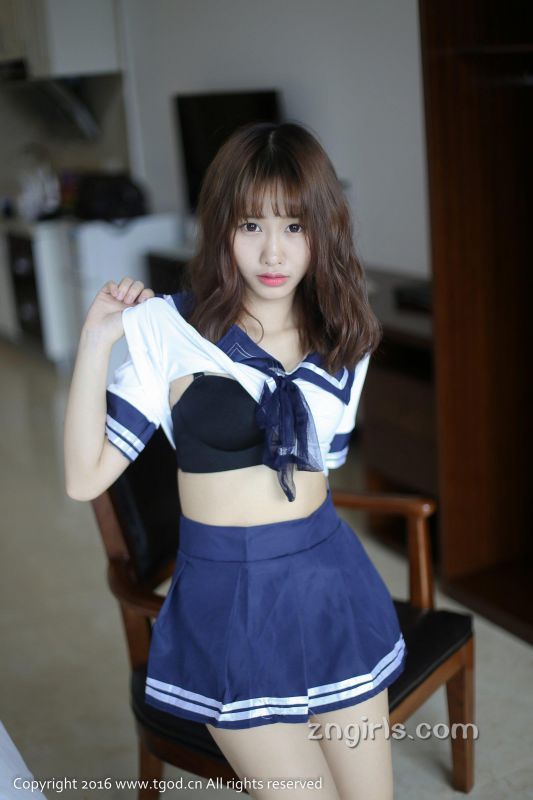 90后可爱女生itt尼卡学生制服甜美写真