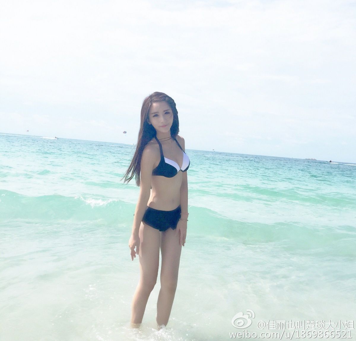 酥胸美女陈佳丽沙滩比基尼写照