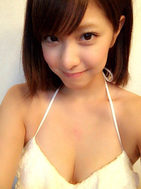 日本治愈系美女本乡杏奈比基尼写真图片