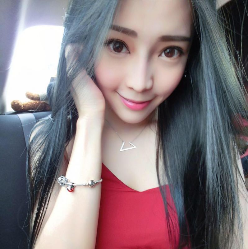 90后清纯美女Ehuey Huey自拍写真图片