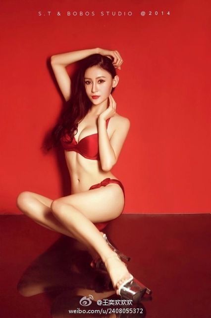 中国比基尼美女王奕欢高清诱人私房照