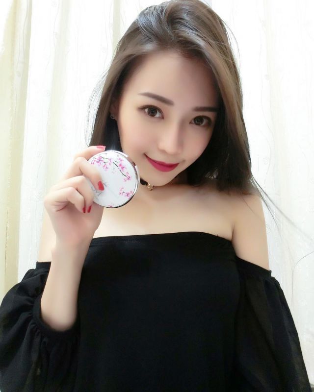 90后清纯美女Ehuey Huey自拍写真图片