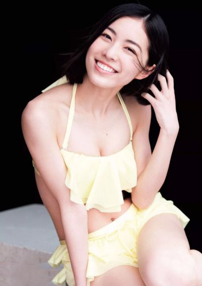 日本女星松井珠理奈美胸诱人写真