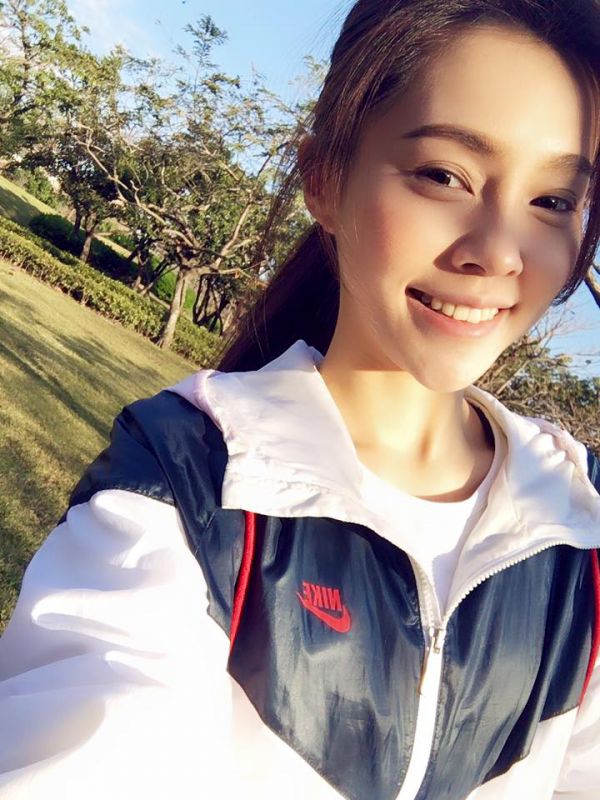 台湾美女车模特陈郁安YUAN靓丽私拍写真