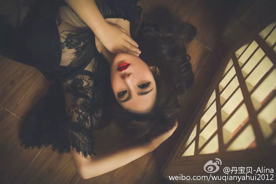 性感内衣美女丹宝贝Alina私房大秀骨感身材