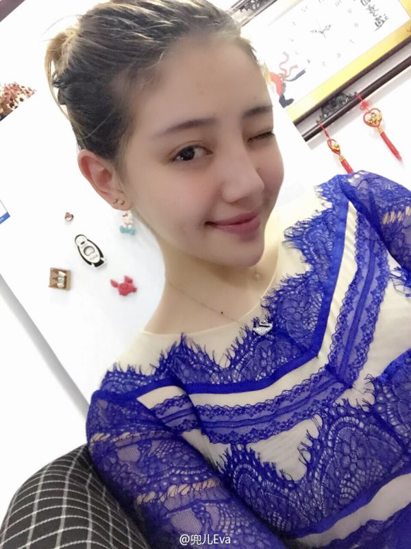 中国性感女神兜儿Eva傲人大胸图