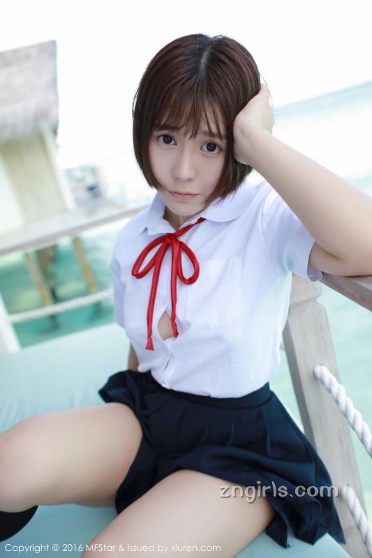 模范学院90后美女教师Evelyn艾莉性感私拍写真