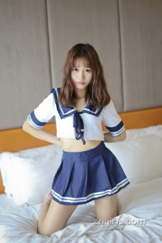 90后可爱女生itt尼卡学生制服甜美写真