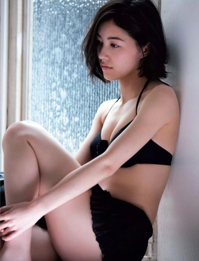 日本女星松井珠理奈美胸诱人写真