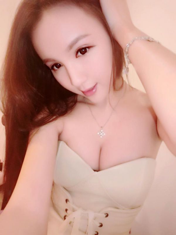 中国性感女神Yuyu Wei高清自拍大片