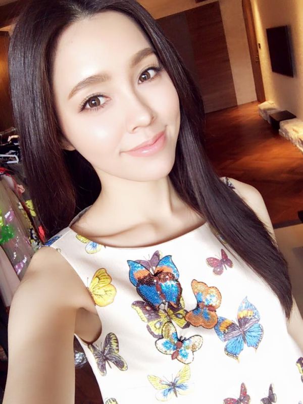 台湾美女车模特陈郁安YUAN靓丽私拍写真