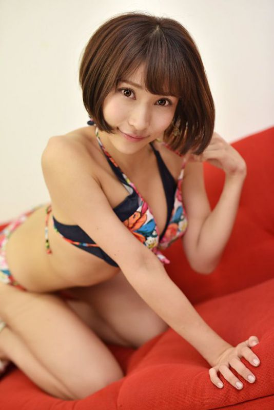 日本短发美女桐生美希自拍写真图片