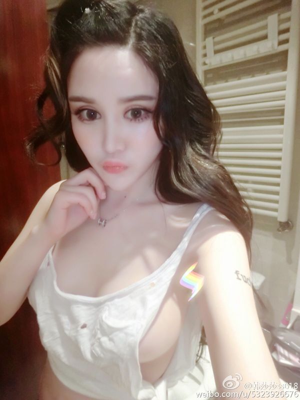 中国性感女神韩莎莎私房秀超级巨乳