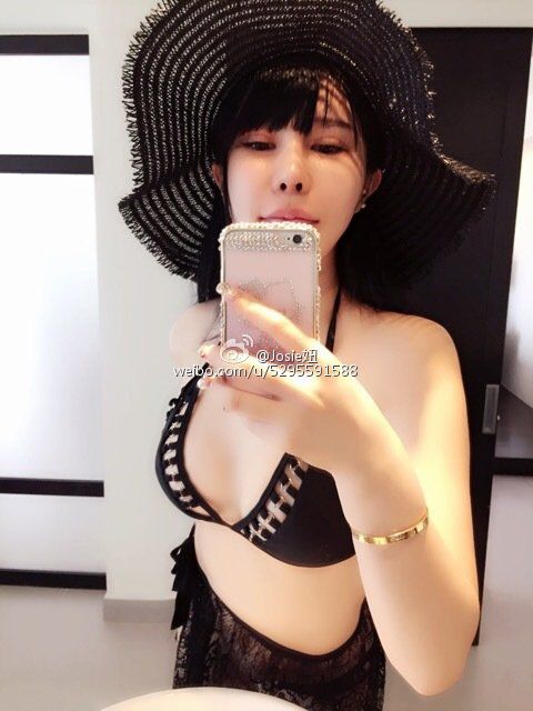 90后漂亮美眉Josie妞微博私拍写真图片