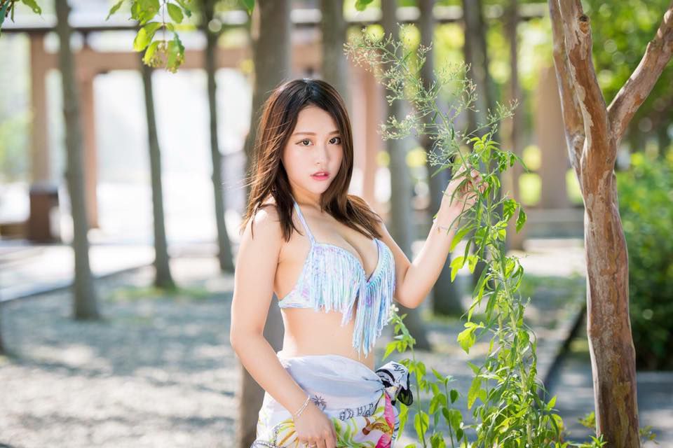 网络美女图片何苔苔Nori私房养眼写真