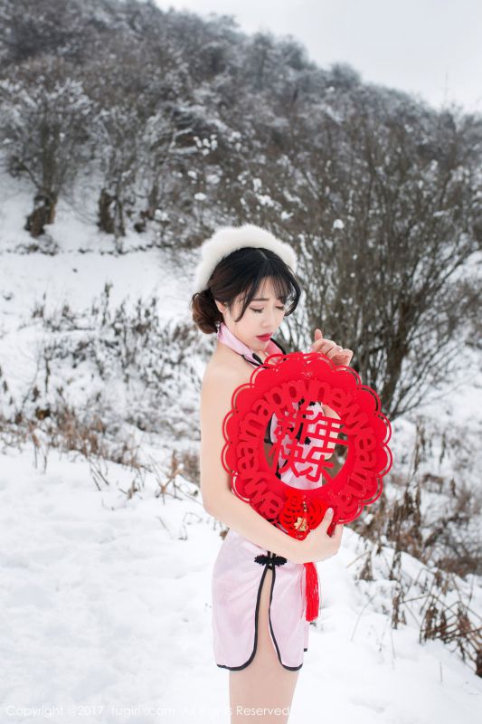 旗袍美女兜豆靓Youlina雪地性感户外写真