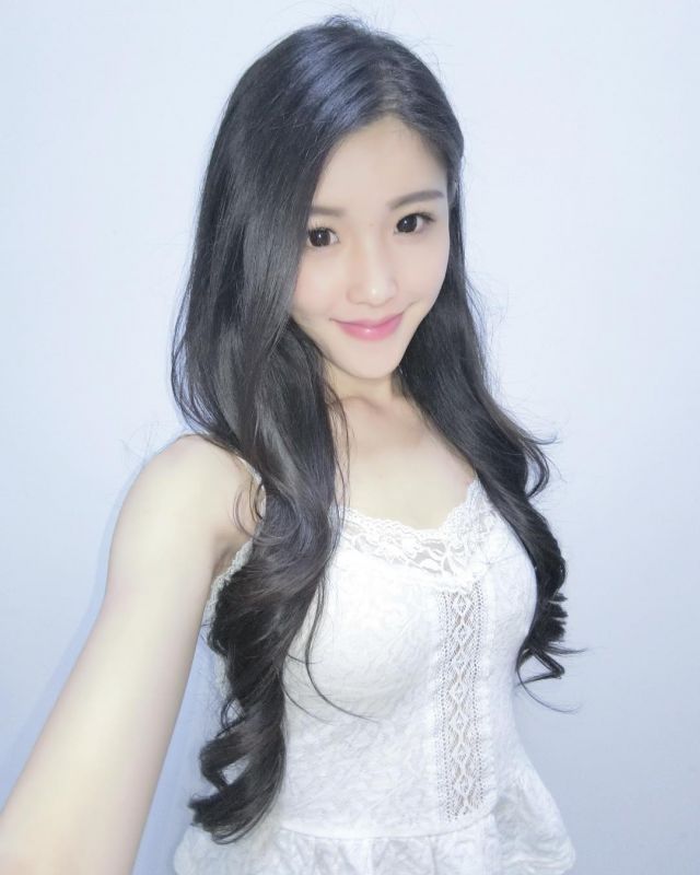 治愈系微笑美女Ivy Kuang私拍美照