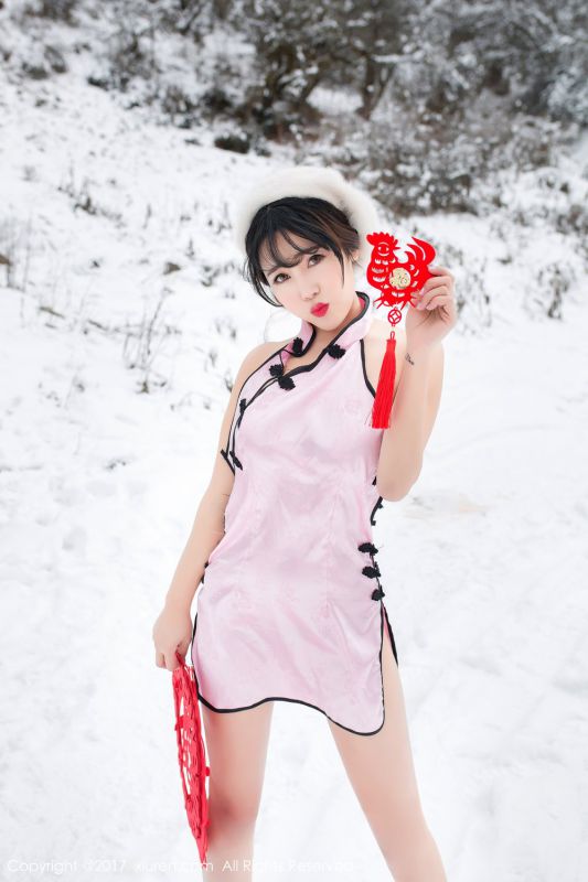 旗袍美女兜豆靓Youlina雪地性感户外写真