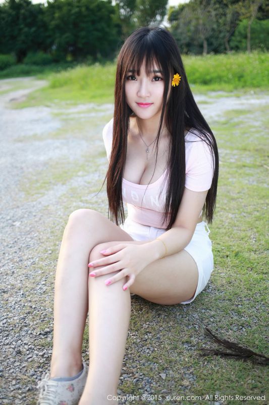 美媛馆长发美眉夏瑶baby户外清新写照