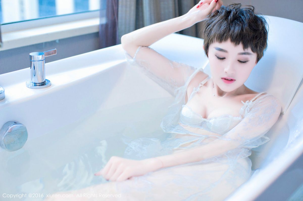 小清新美女baby_kiki-浴室性感写真图片