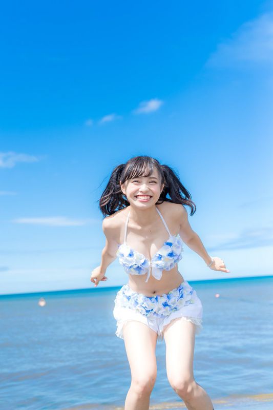 日本美少女手Vせいあ海边比基尼写真