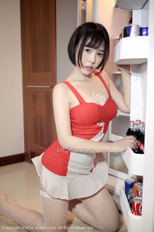 90后短发美女Evelyn艾莉大秀性感迷人乳沟