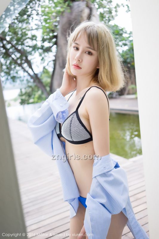 90后比基尼美女Cheryl青树旅拍美图写真